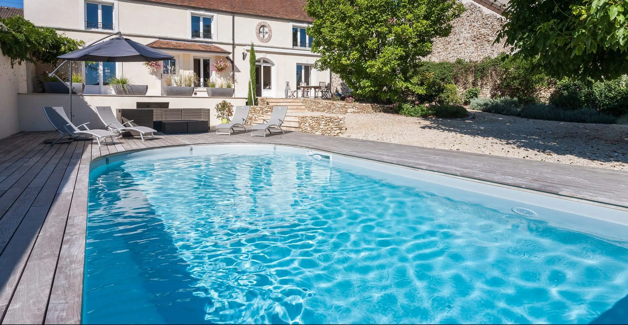 piscines_magiline_forme_arrondie_PiscineBains-4-e1614002163140-scaled
