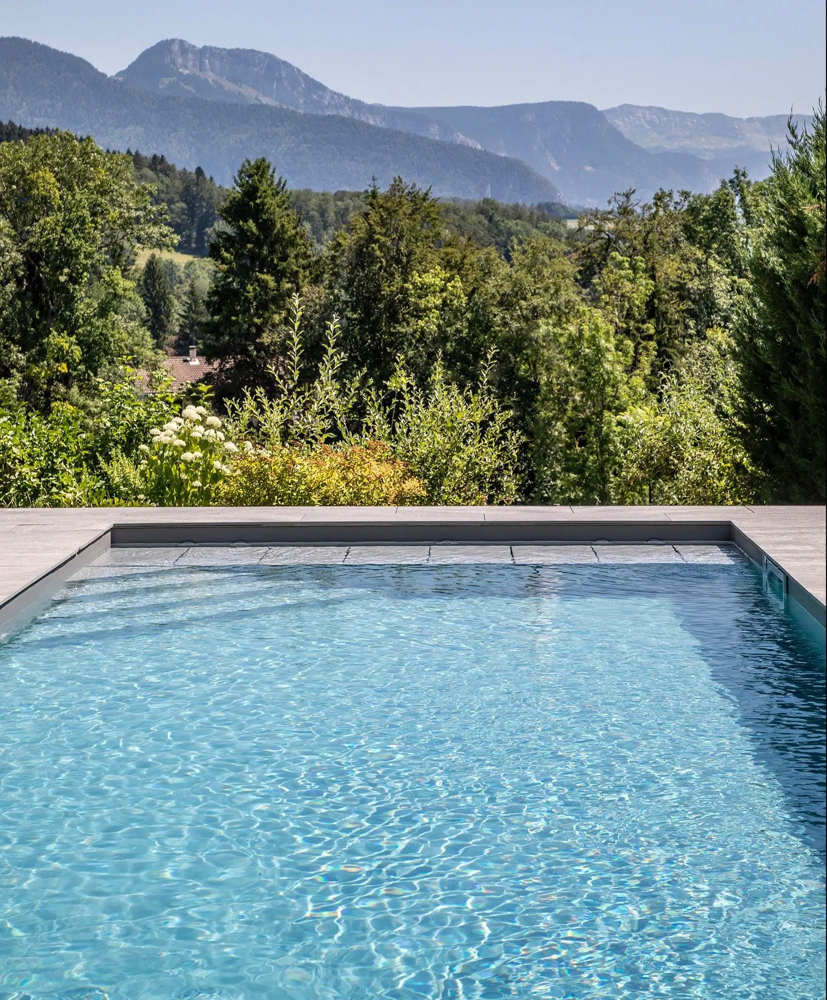 piscines_magiline_escalier_balneo_2019-MAGILINE-LALIGNEDUTEMPS-EVIRES-_FRED_PIEAU-5907-RT-e1614068177468