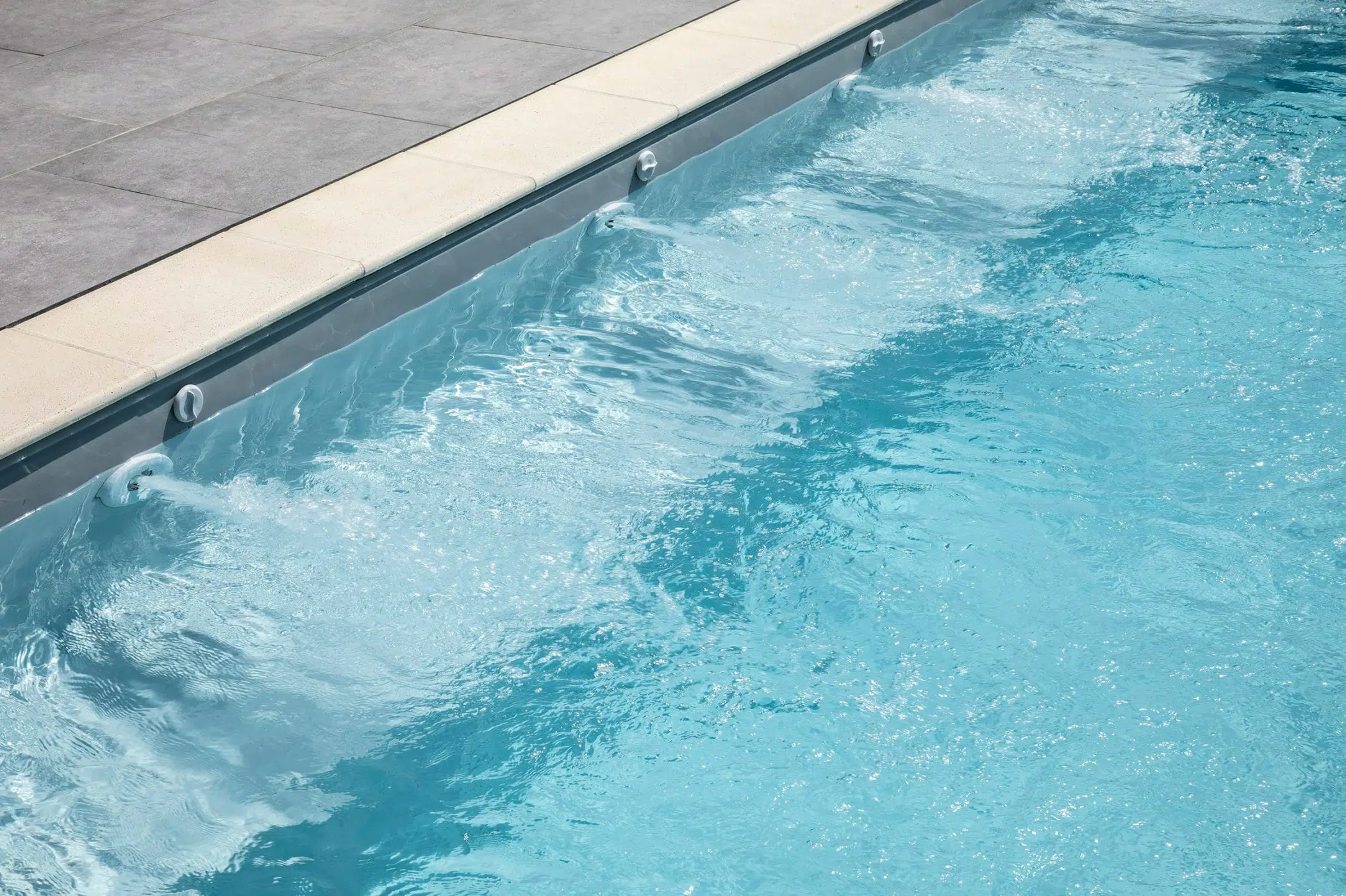piscines_magiline_escalier_balneo_2019-MAGILINE-CHAUSSEAU-FOUSSAIS-_FRED_PIEAU-scaled
