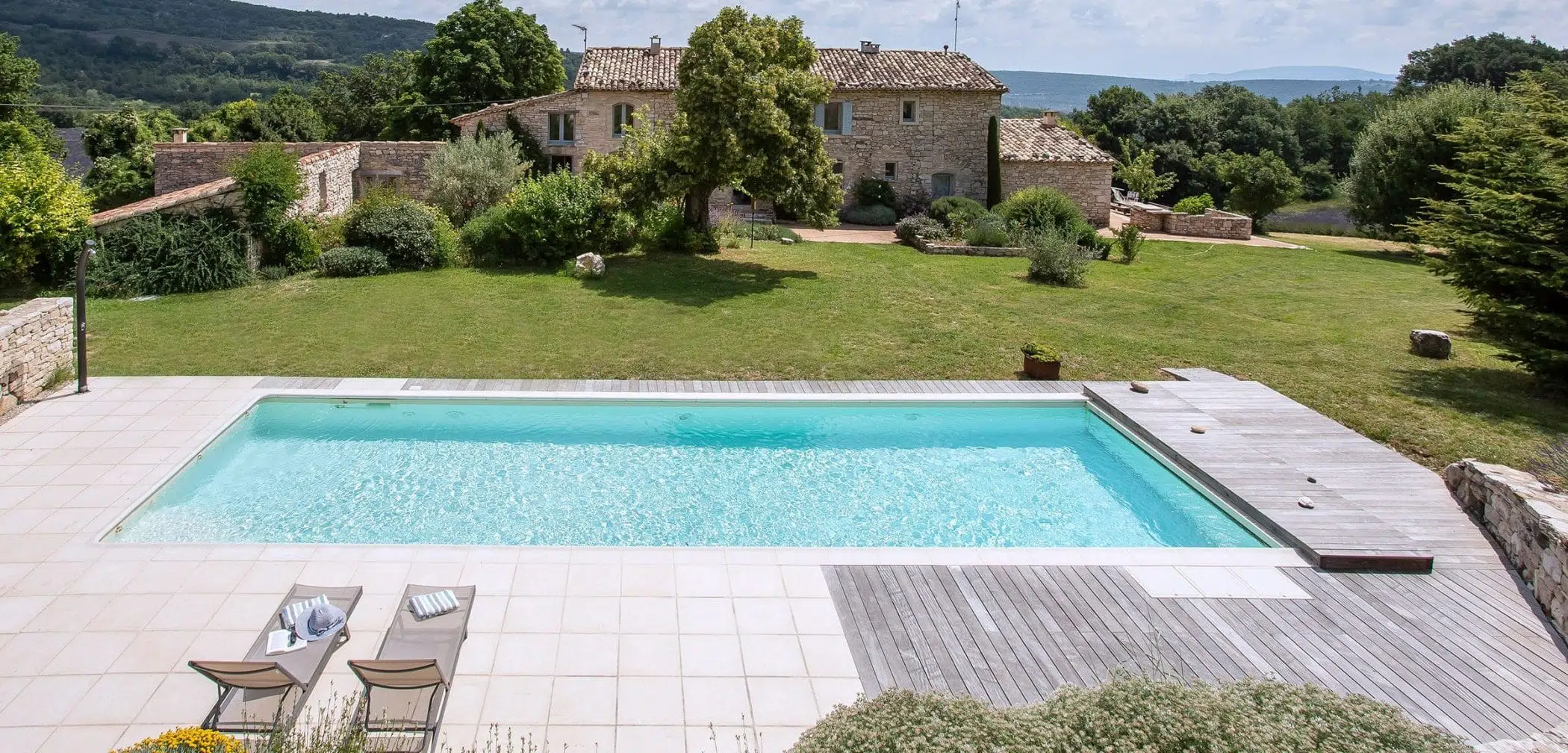 piscines_magiline_forme_xxl_2018-MAGILINE-PROVENCEPISCINES-FREDPIEAU-2-e1614002976668-scaled