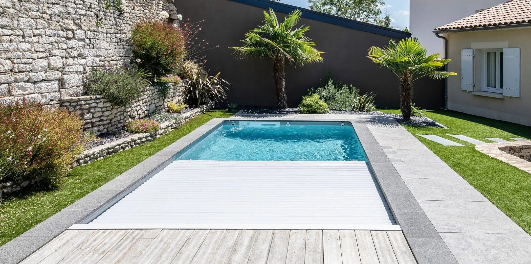 piscines_magiline_forme_xs_2019-MAGILINE-CHAUSSEAU-STMAXENT-_FRED_PIEAU-3-e1615213039818-scaled