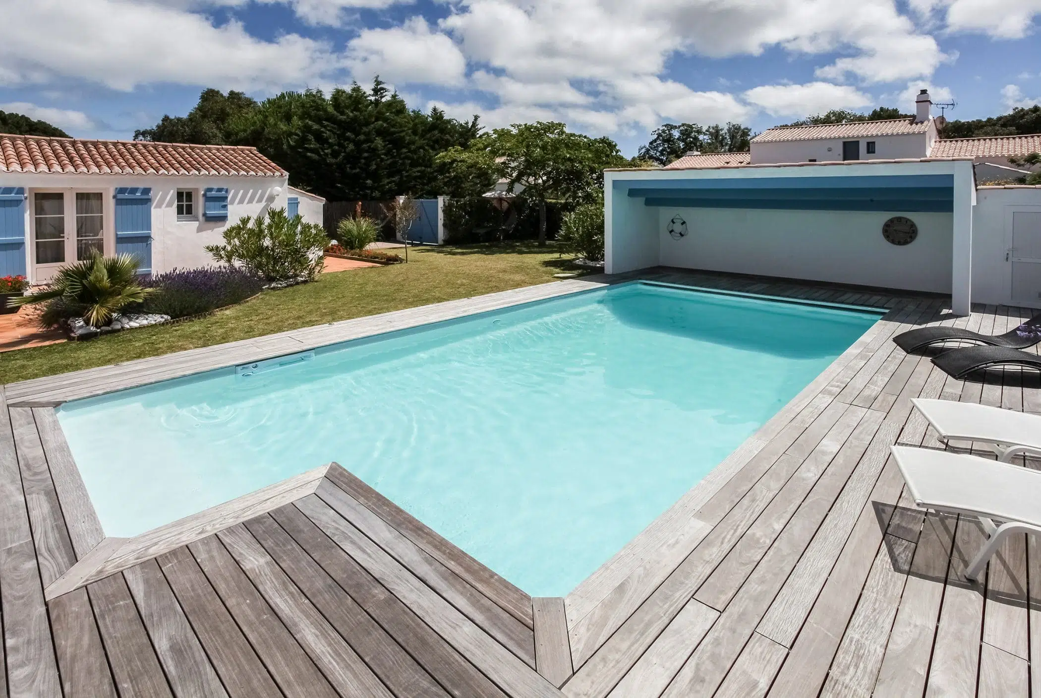 piscines_magiline_escalier_island_2012-MAGILINE-NOIRMOUTIER-_FRED_PIEAU-1090-scaled