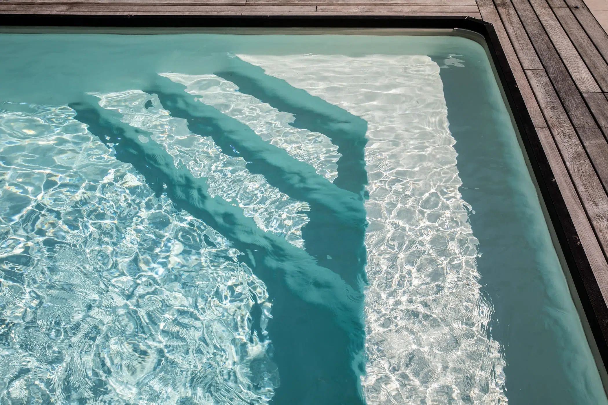 piscines_magiline_escalier_magi2beach2_2018-MAGILINE-ALLIERPAYSAGE-BESANCON-1-FREDPIEAU-0279-scaled
